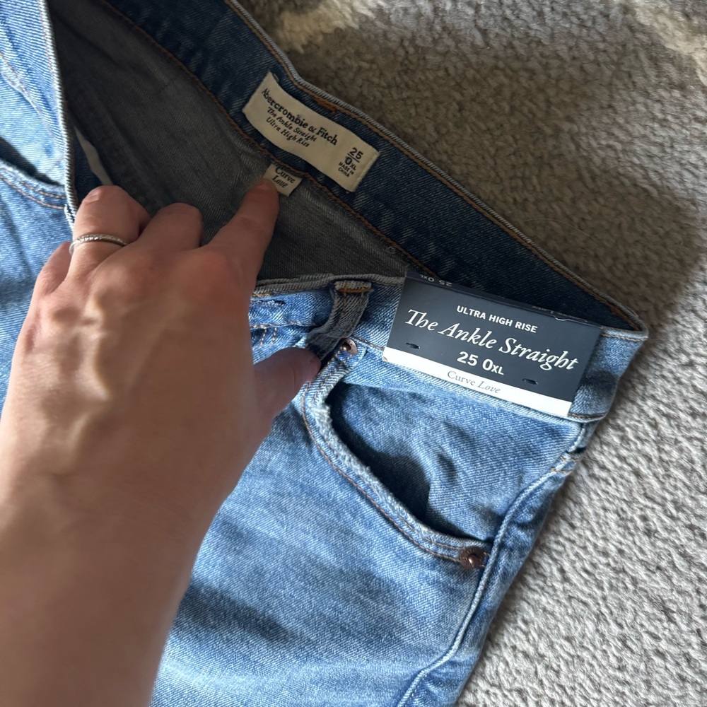 Abercrombie & Fitch Curve Love Ultra High Rise Ankle Straight Jean Size 25 XL - Picture 4 of 9
